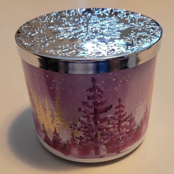 New in Box - Strawberry Snowflake 3-wick Jar Candle - Picture 3 of 7